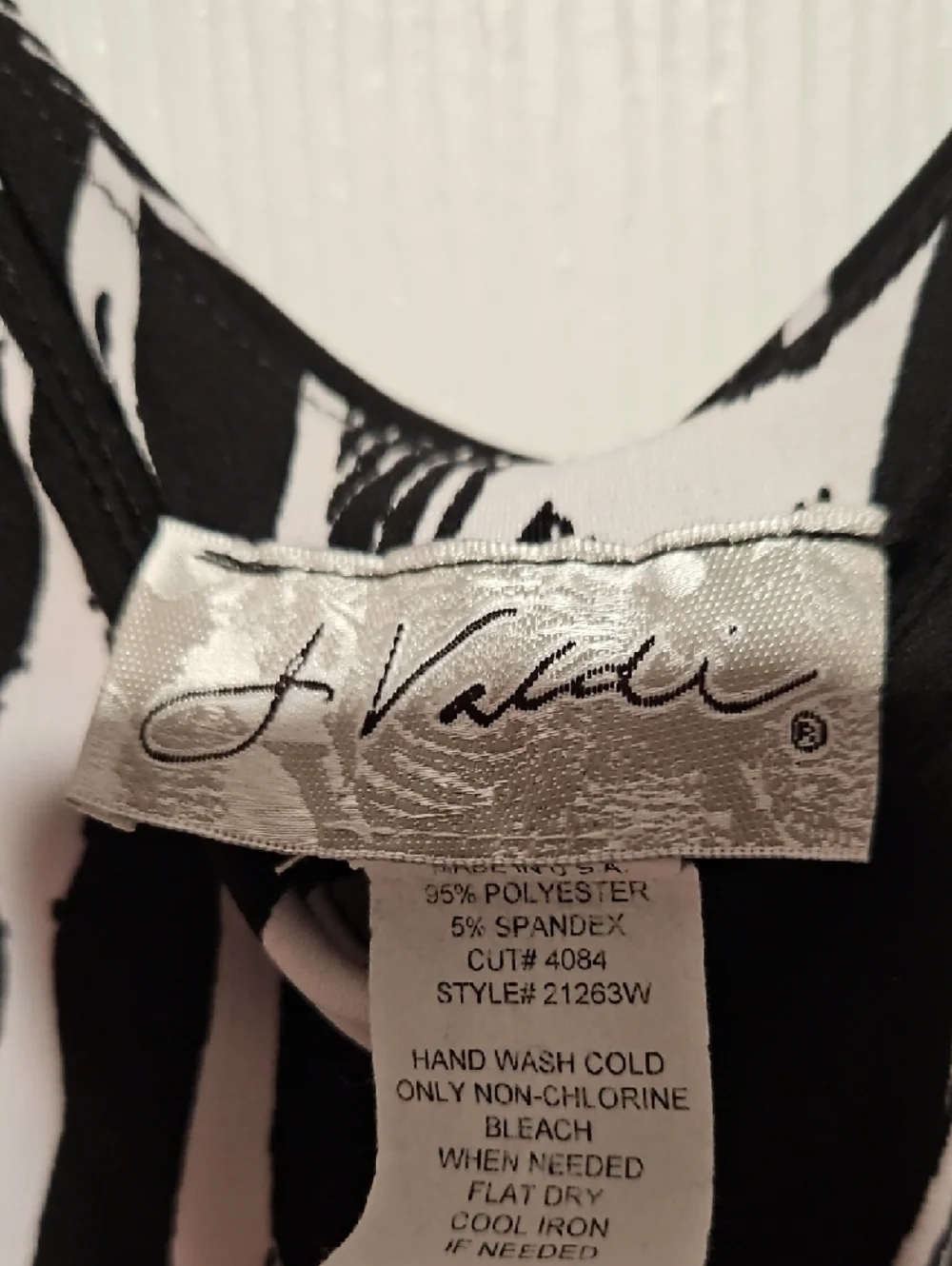 J. Valenti Black and White Abstract Sleeveless Dress - Picture 2 of 4